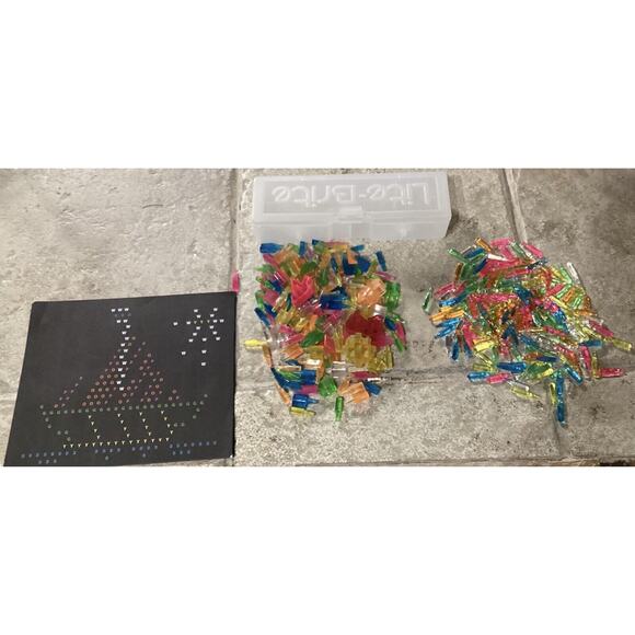 160 Lite Brite Pegs Modern (2014) w/Case & 200 Lite Brite Pegs (2019) W/Template - Picture 1 of 9